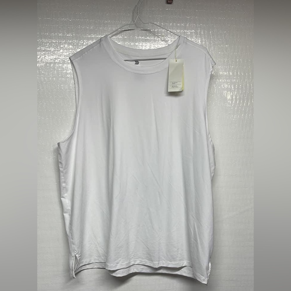Men’s white tank